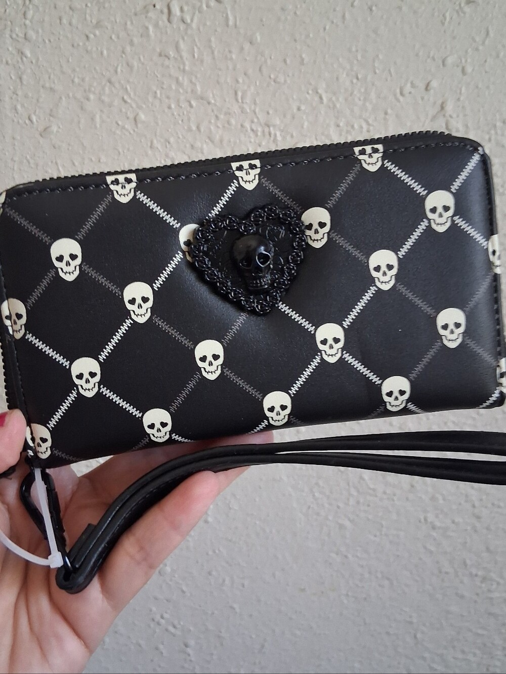 Betsey Johnson Black And Skull Zipper Wallet